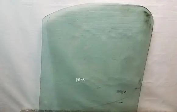 Opel Vivaro Front door window glass four-door