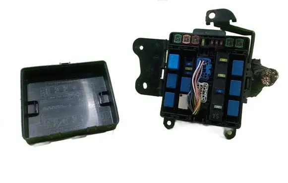 Suzuki Grand Vitara II Fuse box set BEZPIECZNIKOW UP103