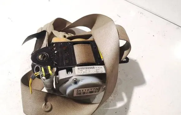 Toyota Avensis T250 Rear seatbelt