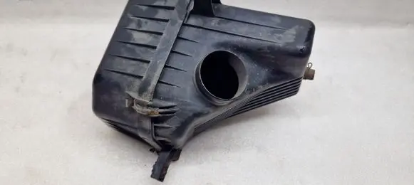 Suzuki Grand Vitara II Air filter box 67JA01