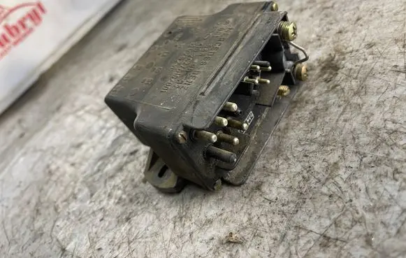 Mercedes-Benz C W202 Glow plug pre-heat relay 0015459832 410202010001