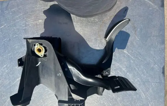 Audi TT TTS RS Mk3 8S Brake pedal bracket assembly 5Q1721117