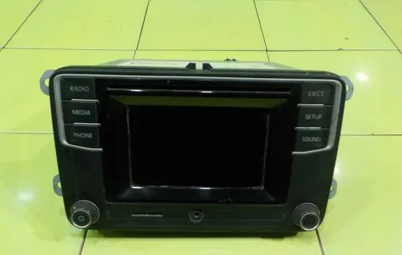 Volkswagen Caddy Radio/CD/DVD/GPS head unit 1K8035150E