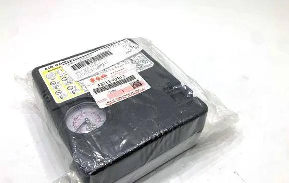 Suzuki Swift IV Tire air pump compressor 4331262R11