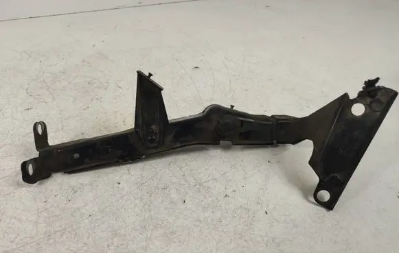 Audi A4 S4 B8 8K Fender mounting bracket 8K0821135