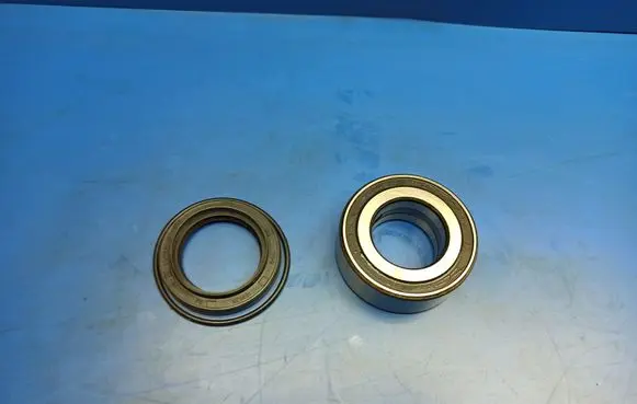 Ford Transit Rear wheel ball bearing 713678600 5025900 FAG