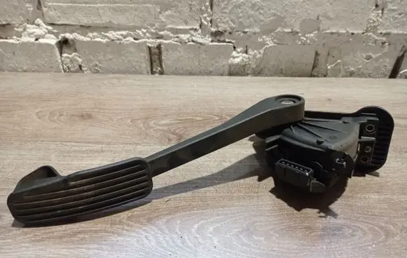 Volvo S60 Accelerator throttle pedal 6PV00853713 30683514