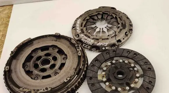 Nissan Qashqai Clutch set kit 302103451R 123100461R