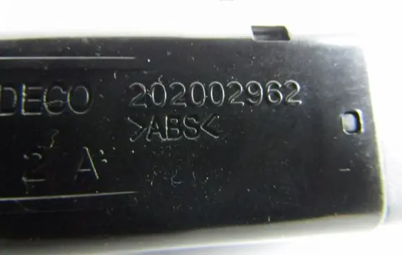 KIA Carens II Windscreen/window heater switch 621W05010