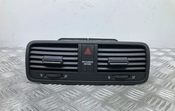 Skoda Yeti (5L) Dash center air vent grill 5L0820951