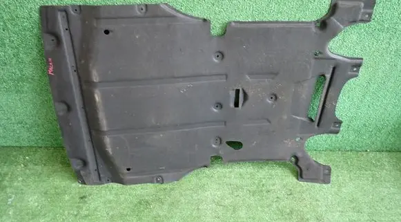 Porsche Macan (95B) Engine splash shield/under tray 