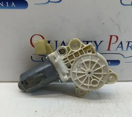 Mercedes-Benz CLS C219 Rear door window regulator motor 2198200542