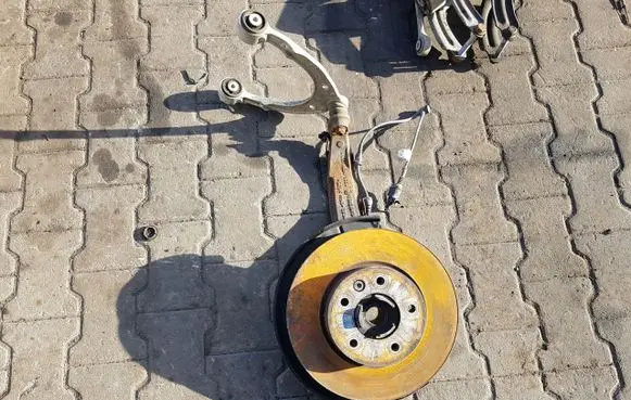 Volkswagen Touareg II Front wheel hub spindle knuckle 7P6407246A