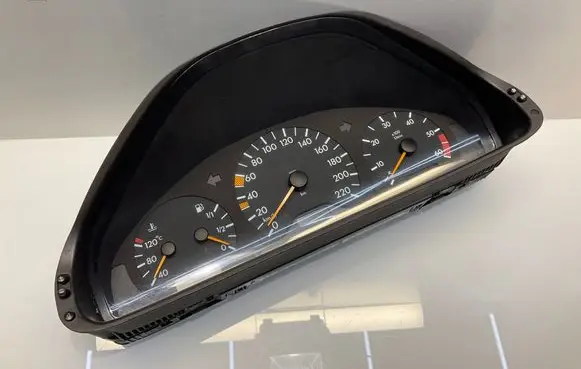 Speedometer (instrument cluster)