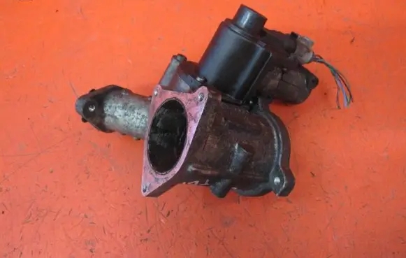 Volkswagen Touran I EGR valve 03G131501D 03G129637A 03G131502