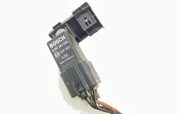 Volkswagen PASSAT B7 Glow plug pre-heat relay 0281003038 038907281