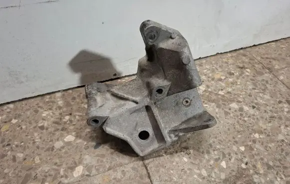 Volvo XC60 Engine mounting bracket 30681951 6G926F030BA