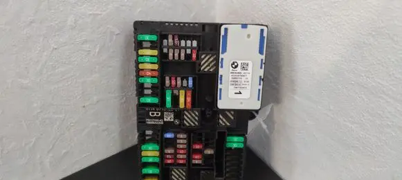BMW 5 G30 G31 Fuse module 8713128