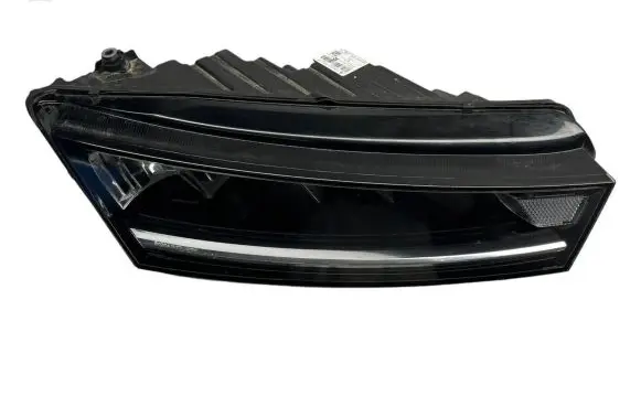 Skoda Octavia Mk4 Headlight/headlamp 5E4941016 030111823200