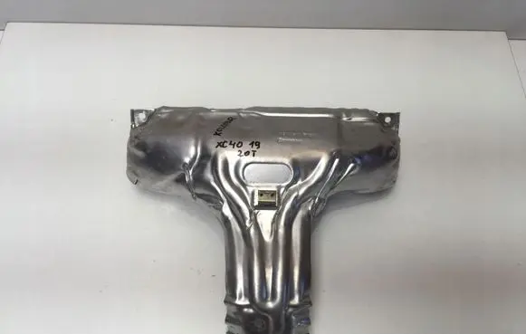 Volvo XC40 Heat shield in engine bay 32223288
