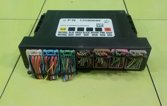 Opel Astra J Central body control module 13580689