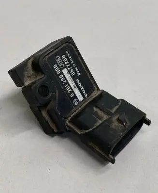 Volkswagen PASSAT B7 Air pressure sensor 8677288 0261230090