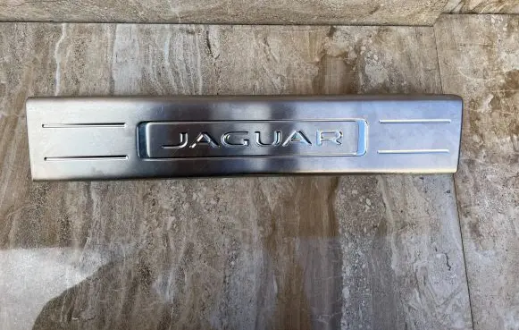 Jaguar XJ X351 Front sill trim cover AW9313200AE