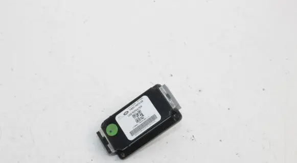 Jaguar XJ X351 USB socket connector FW9319010AB