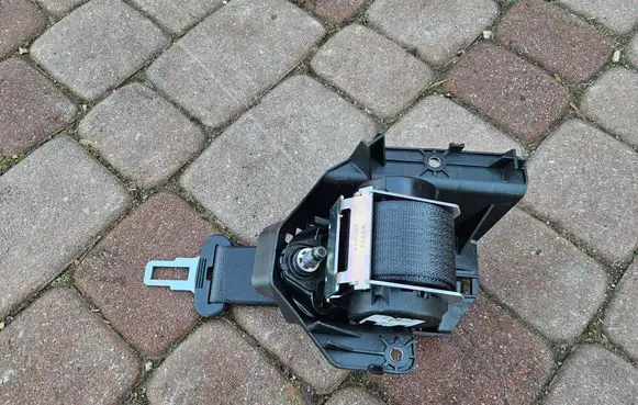 Opel Zafira C Rear seatbelt 39093507 39093551 619228200E