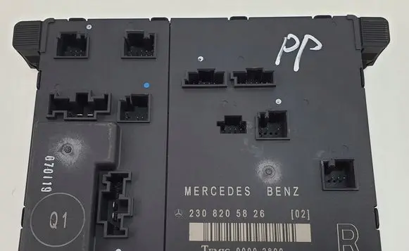 Mercedes-Benz SL R230 Door control unit/module A2308205826