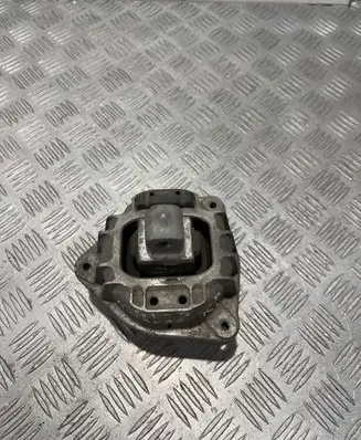 BMW 5 GT F07 Engine mount bracket 686235 6775905