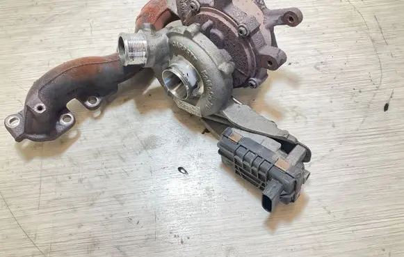 Land Rover Discovery 4 - LR4 Turbo AH2Q6K682CB 7784004
