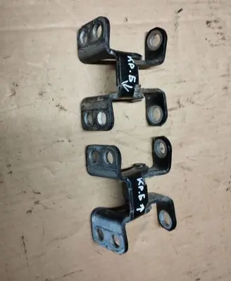 Tailgate/trunk/boot hinge