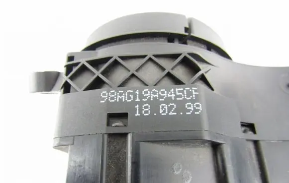 Ford Focus Windscreen/window heater switch 98AG19A945CF