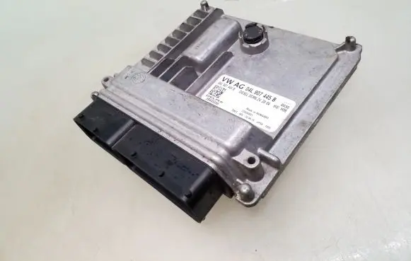 Volkswagen Golf VII Engine control unit/module 04L907445B 28445556
