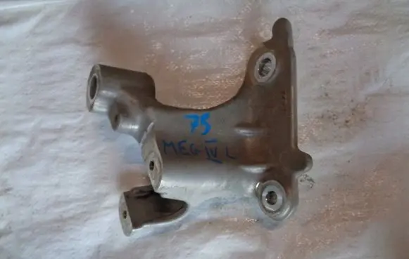 Renault Megane IV Sway bar bush bracket, front 548512672R