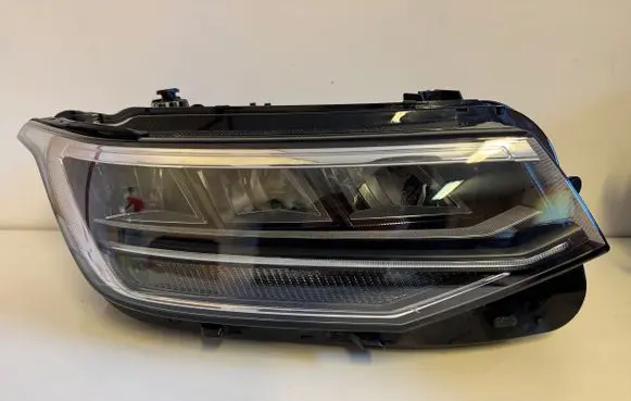 Volkswagen Tiguan Headlight/headlamp 5NB941036G 030111923200