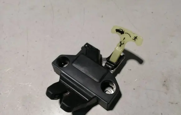 Subaru Impreza IV Tailgate/trunk/boot lock/catch/latch 