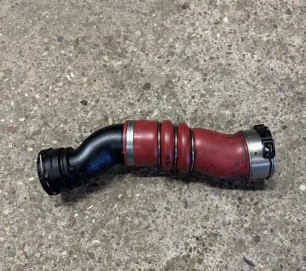 BMW 5 F10 F11 Intercooler hose/pipe 7583728