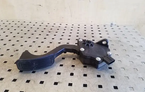 Lexus CT 200H Accelerator throttle pedal 7811076021 1988008481