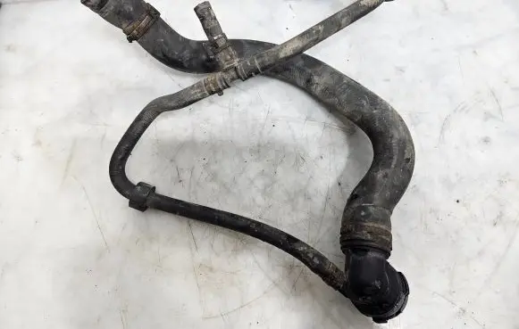 Volkswagen PASSAT B6 Engine coolant pipe/hose