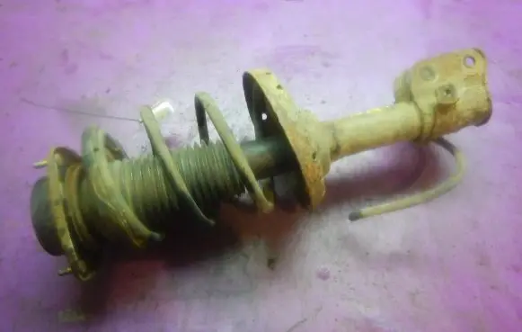 Subaru Impreza II Front shock absorber with coil spring