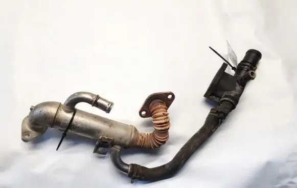 Volkswagen Polo IV 9N3 Engine coolant pipe/hose 038121132D