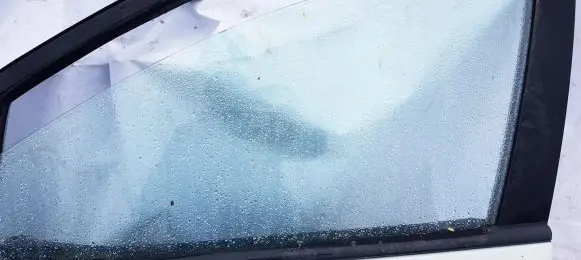 KIA Carens II Front door window glass four-door