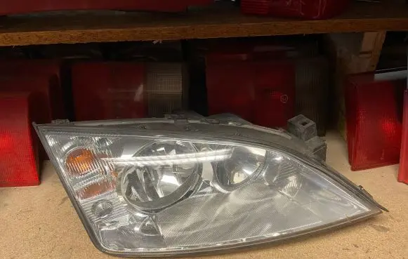 Ford Mondeo Mk III Headlight/headlamp 1305235545 0301174202