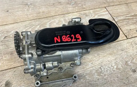 BMW M5 G90 Oil pump 7852264