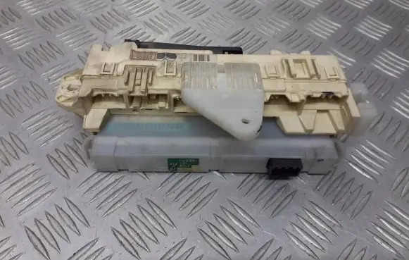 Mazda 323 Relay mounting block BC5H4C11A