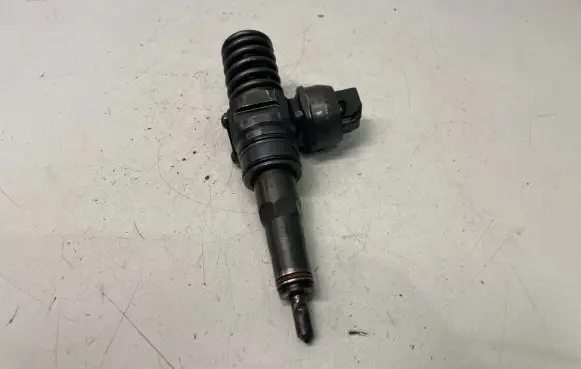 Audi A4 S4 B7 8E 8H Fuel injector 038130073AG