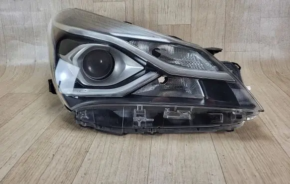 Toyota Yaris Headlight/headlamp