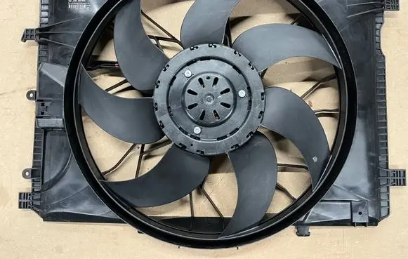 Mercedes-Benz E A207 Electric radiator cooling fan A2049066802 004186